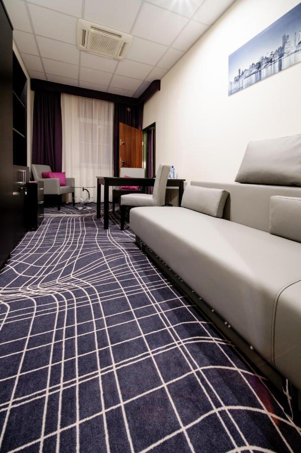 Sky Business Hotel Legnica Exterior foto